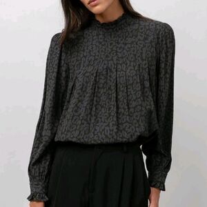 Rails Ariana Cheetah Print Pintuck Long Sleeve Blouse Size Small Charcoal Batik